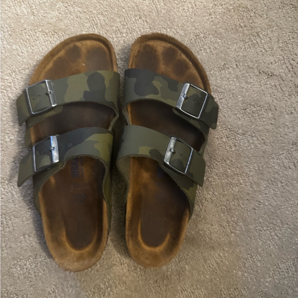 Birkenstock Arizona Size 41 green camo.